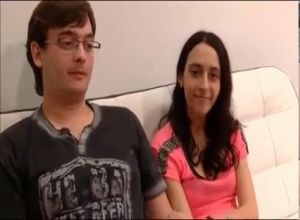 Муж наблюдает как его жену испанку трахает молодой студент